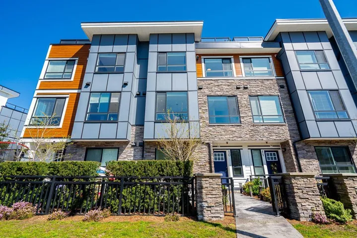 10 5476 BRYDON CRESCENT, Langley, British Columbia V4A4A3