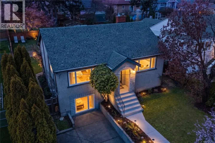 3166 Earl Grey St, Saanich, British Columbia V9A1W9