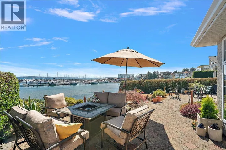 10007 Third St, Sidney, British Columbia V8L3B1