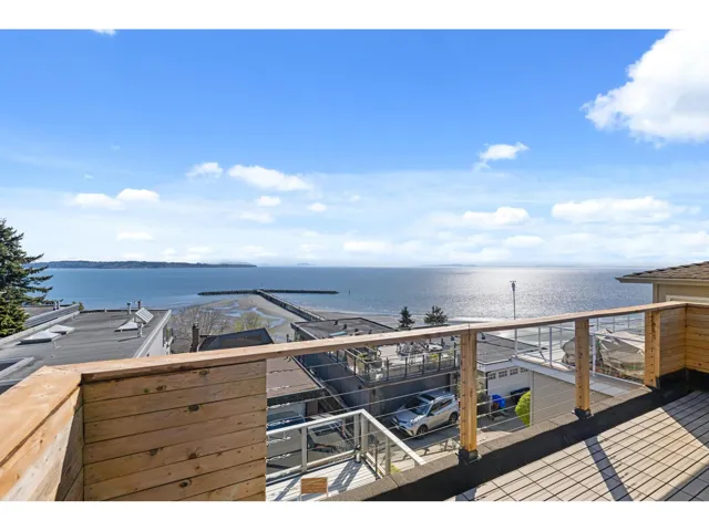 15066 ROYAL AVENUE, White Rock, British Columbia V4B1L9
