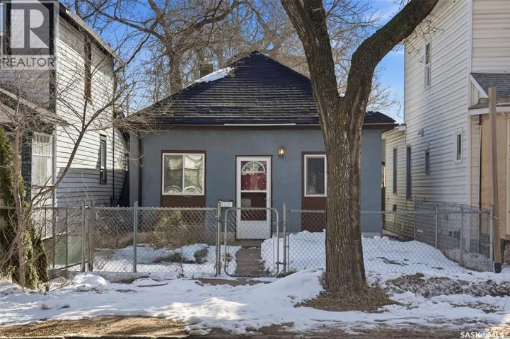 412 H AVENUE S, Saskatoon, Saskatchewan S7M1W5