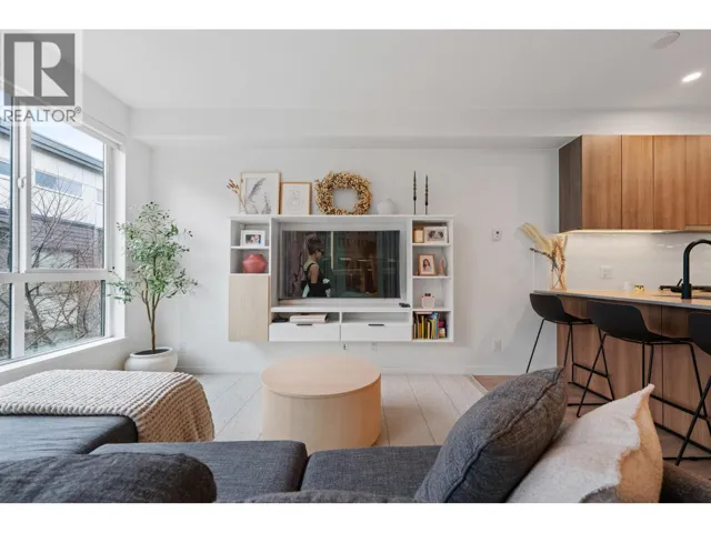 7 533 E 3RD STREET, North Vancouver, British Columbia V7L1G4