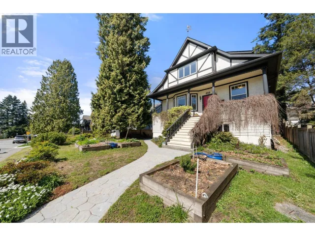 628 E 5TH STREET, North Vancouver, British Columbia V7L1M7