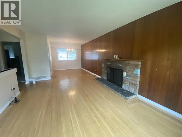 7635 10TH AVENUE, Burnaby, British Columbia V3N2S1