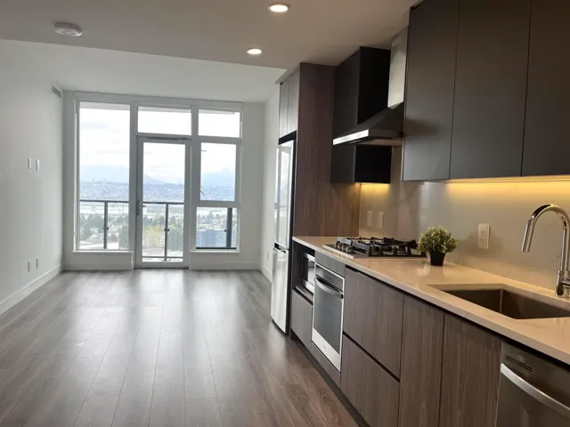 1601 10750 135A STREET, Surrey, British Columbia V3T0V4