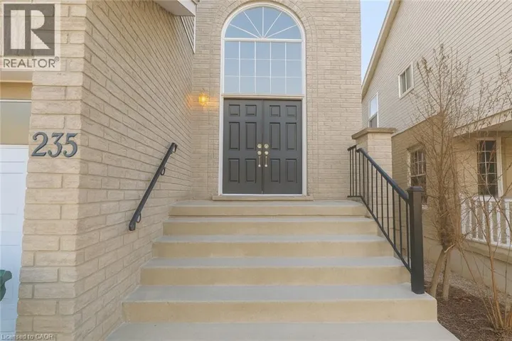 235 PINELAND Court Unit# Upper, Waterloo, Ontario N2T2S3