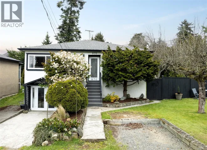 870 Pendene Pl, Saanich, British Columbia V8X3A1