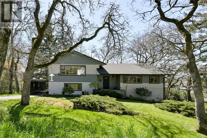 967 Ridgeway St, Saanich, British Columbia V8X3C2