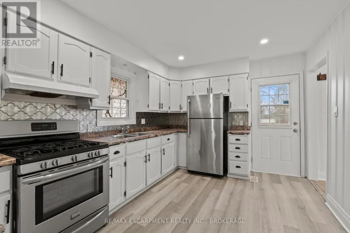 LOWER - 15 MCCORMICK STREET, Welland (Prince Charles), Ontario L3C4L8