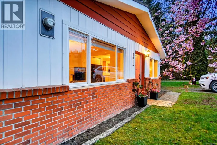 2071 East Wellington Dr, Nanaimo, British Columbia V9S5V2