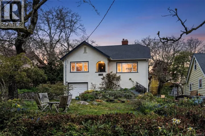 3404 Connorton Lane, Saanich, British Columbia V8P3K1