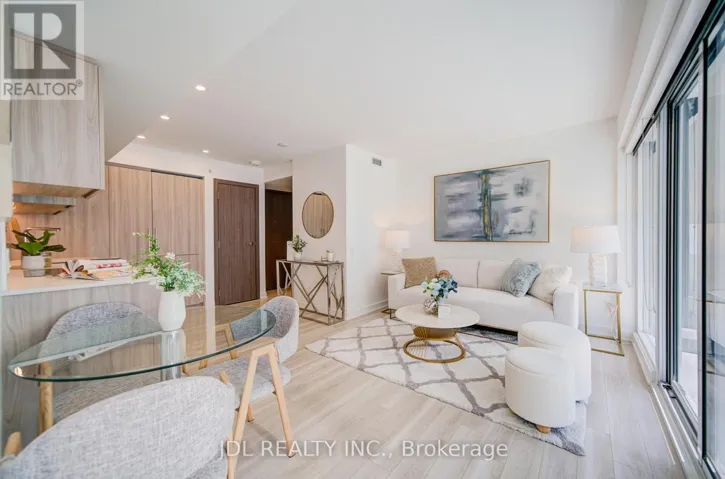 902 - 17 BATHURST STREET, Toronto (Waterfront Communities), Ontario M5V0N1