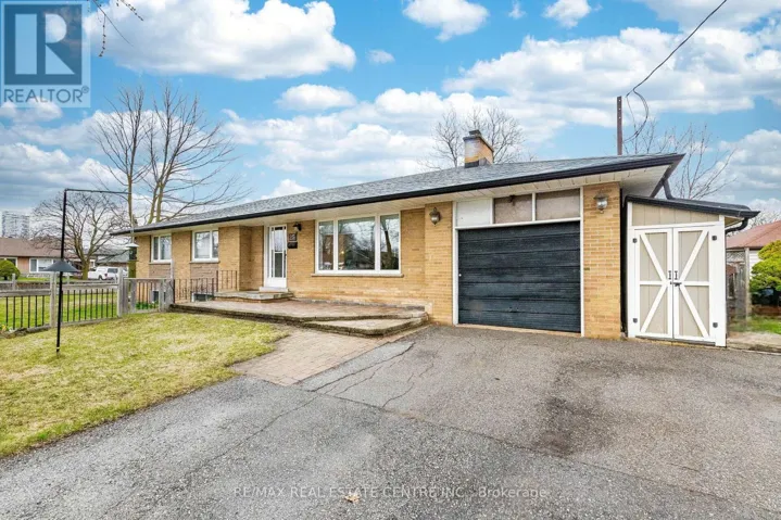 25 LESBURY AVENUE, Brampton (Brampton East), Ontario L6W3A2