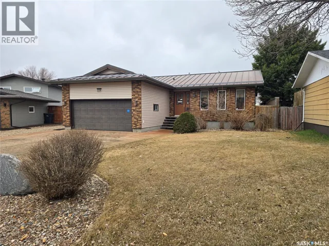 119 MONTGOMERY CRESCENT, Weyburn, Saskatchewan S4H2X6