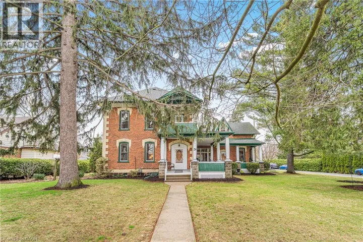 24 QUEENSWAY Drive, St. Jacobs, Ontario N0B2N0