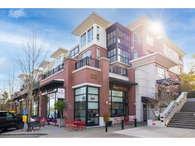 402 2950 KING GEORGE BOULEVARD, Surrey, British Columbia V4P0E5