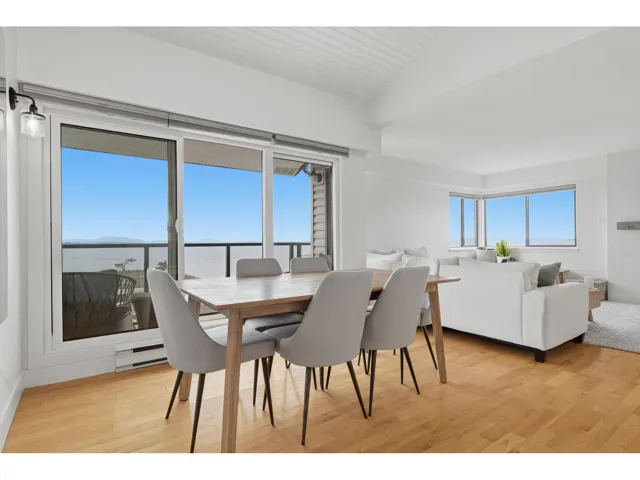 301 15041 PROSPECT AVENUE, White Rock, British Columbia V4B2B5
