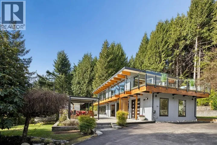 589 ST GILES ROAD, West Vancouver, British Columbia V7S1L7