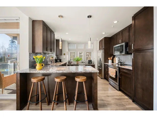 217 2242 WHATCOM ROAD, Abbotsford, British Columbia V3G0G3