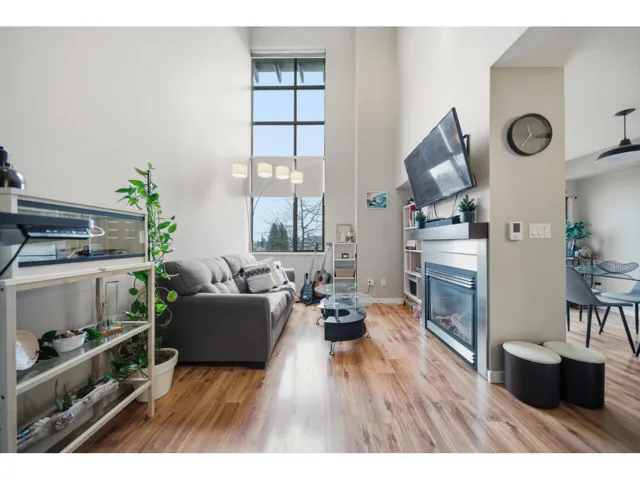 416 10866 CITY PARKWAY, Surrey, British Columbia V3T5W9