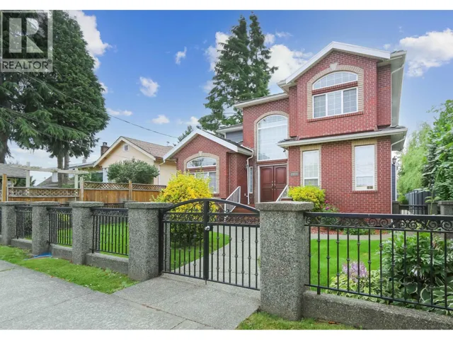 1312 TENTH STREET, New Westminster, British Columbia V3M3H9