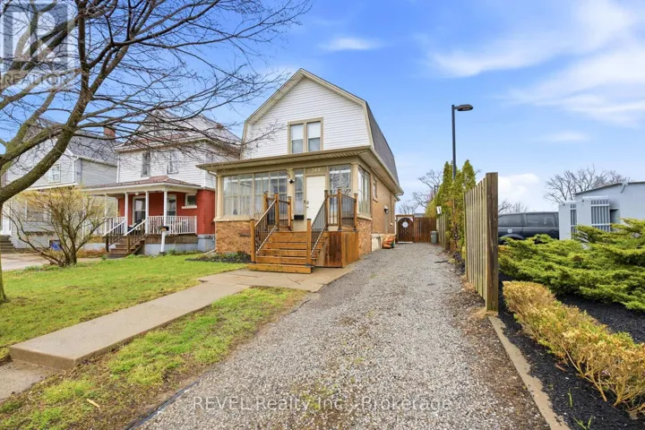 348 HELLEMS AVENUE, Welland (Welland Downtown), Ontario L3B3C1