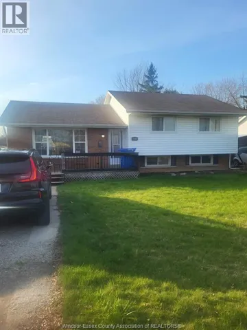 215 FAIRVIEW AVENUE East, Essex, Ontario N8M1X9