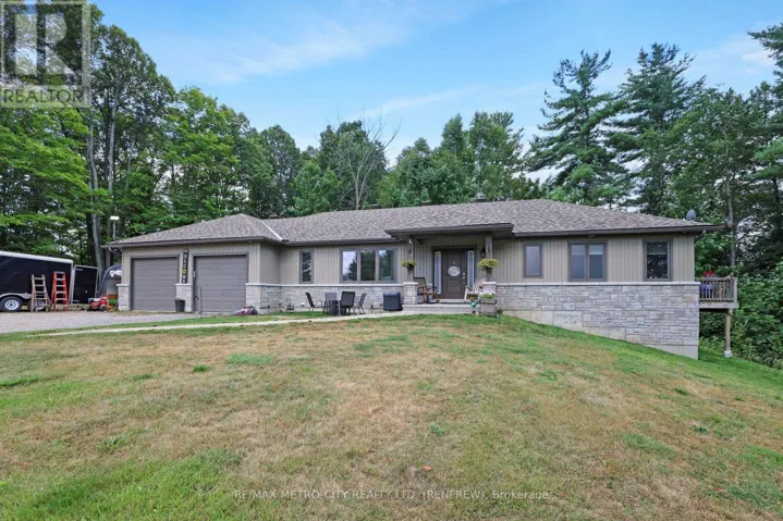 2457 BURNSTOWN ROAD, McNab/Braeside, Ontario K7V3Z4