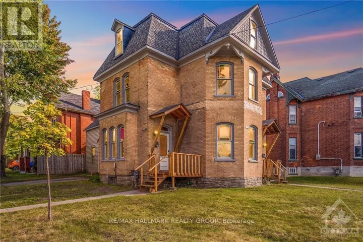 42 CHURCH STREET W, Smiths Falls, Ontario K7A1P7