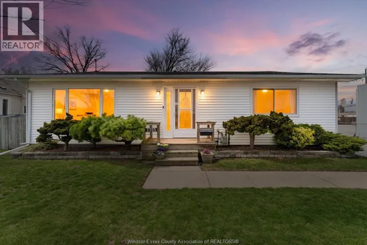 2355 PILLETTE, Windsor, Ontario N8T1P7