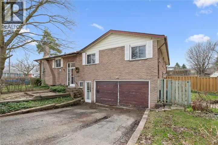 3 INADALE Court, Kitchener, Ontario N2M2Z7