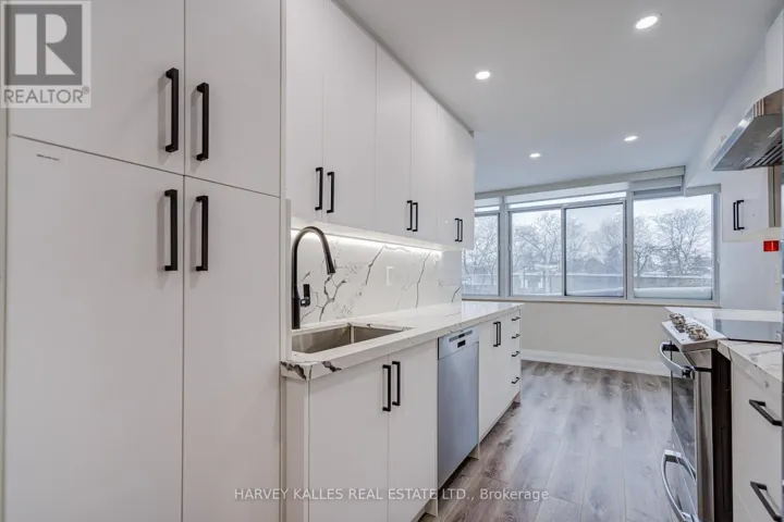 109 - 3000 BATHURST STREET, Toronto (Englemount-Lawrence), Ontario M6B3B4