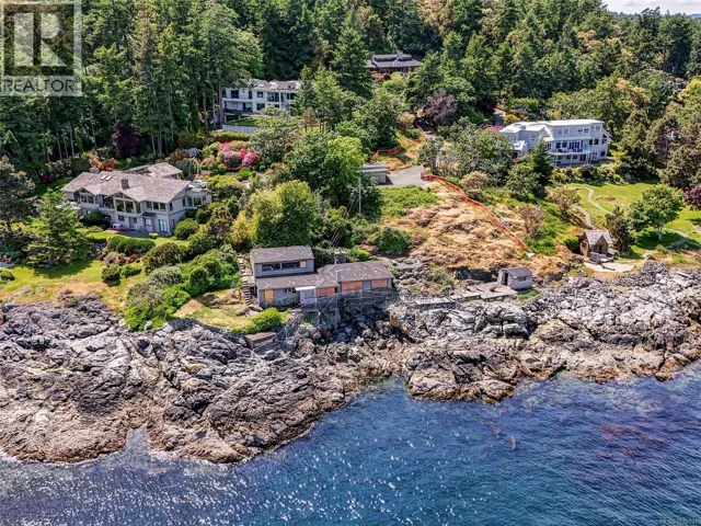 6000 Lockehaven Dr, Saanich, British Columbia V8N4J5