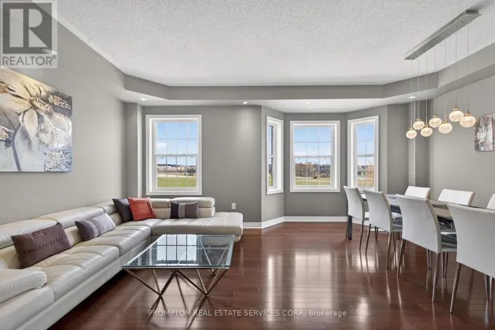 15 DONALD BUTTRESS BOULEVARD E, Markham (Cathedraltown), Ontario L6C0J8