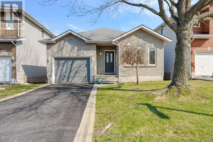 34 SCHOONER DRIVE, Kingston (Kingston East (Incl Barret Crt)), Ontario K7K7J8