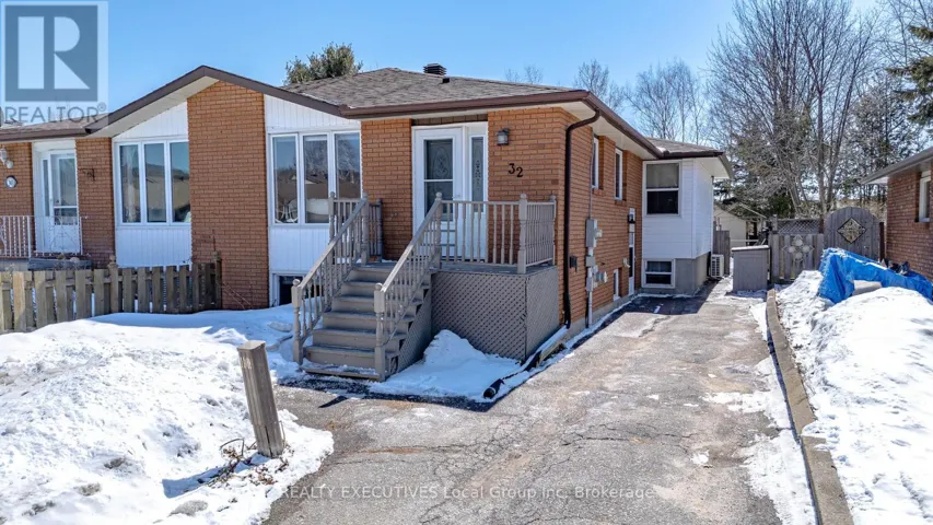 32 OAKDALE ROAD, North Bay (College Heights), Ontario P1B8Y8