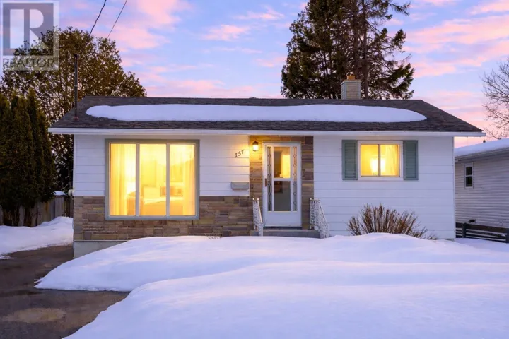 157 Burriss ST, Thunder Bay, Ontario P7A3E3