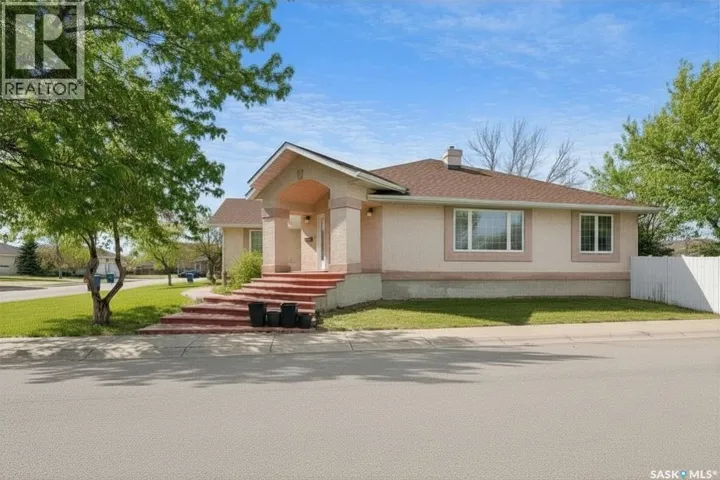 65 Jasmine COURT, Moose Jaw, Saskatchewan S6J1K2