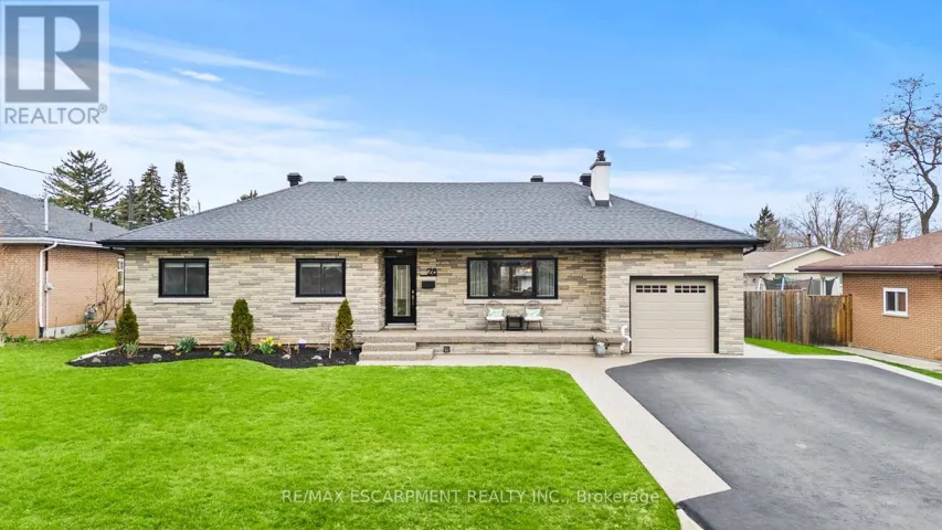 28 BONITA DRIVE, Hamilton (Stoney Creek), Ontario L8G2X3