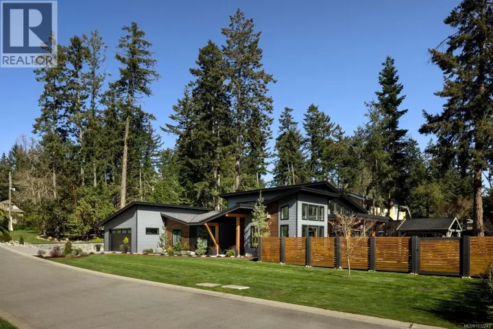 593 Downey Rd, North Saanich, British Columbia V8L5M6