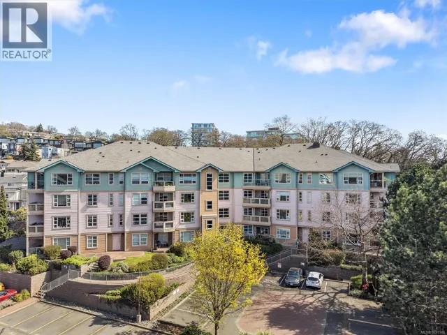 210 799 Blackberry Rd, Saanich, British Columbia V8X5J3