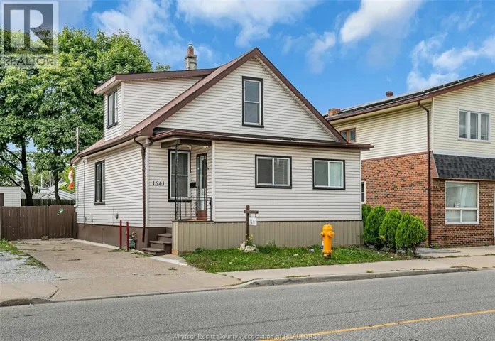 1641 DROUILLARD, Windsor, Ontario N8Y2S4