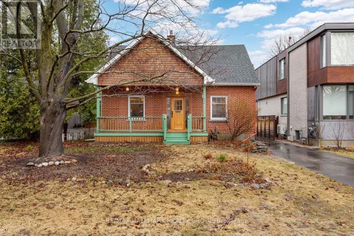 448 BRENNAN AVENUE, Ottawa, Ontario K1Z6J8