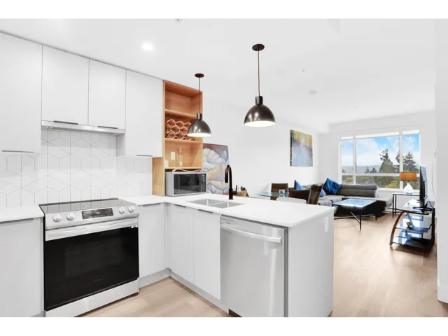 611 10778 138 STREET, Surrey, British Columbia V3T4K8