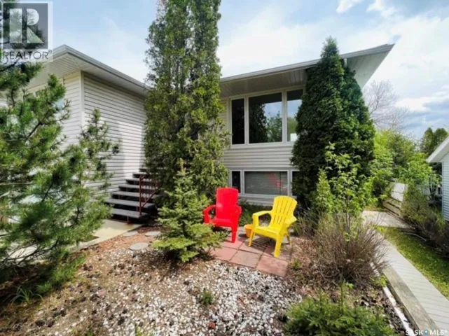 451 3rd AVENUE NW, Swift Current, Saskatchewan S9H0S4