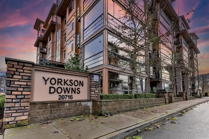 B627 20716 WILLOUGHBY TOWN CENTER DRIVE, Langley, British Columbia V2Y3J8