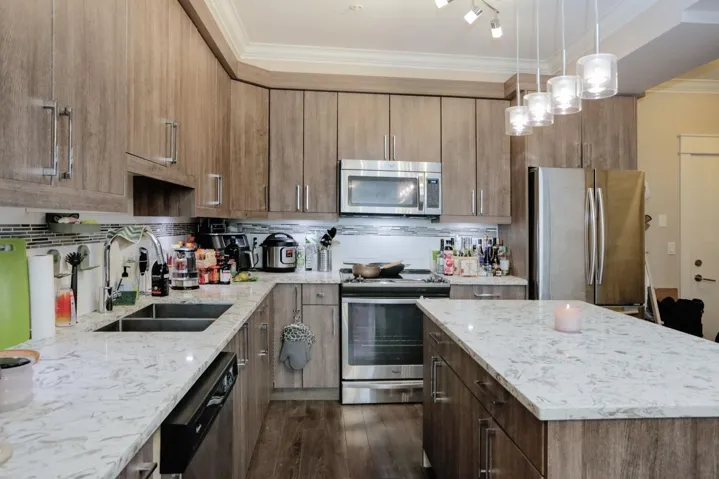 415 19228 64 AVENUE, Surrey, British Columbia V3S7C9