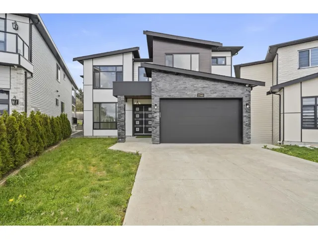 2540 TERMINAL COURT, Abbotsford, British Columbia V4X1L9