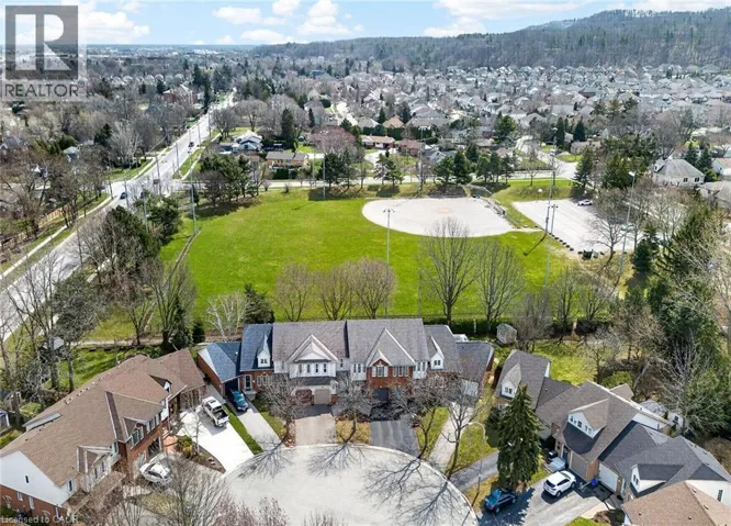 25 WALKER Court, Grimsby, Ontario L3M5J5