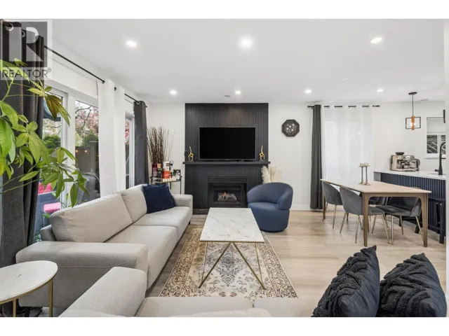 7 848 W 16TH STREET, North Vancouver, British Columbia V7P1R3